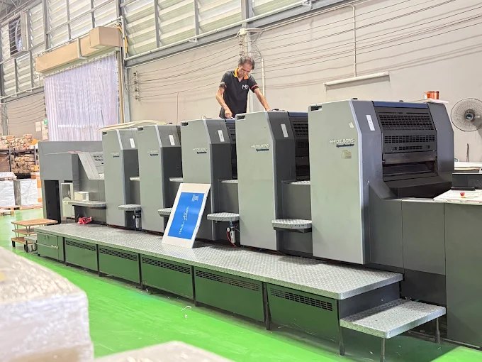 แท่นพิมพ์ออฟเซ็ต Heidelberg 5 สี ในโรงงาน